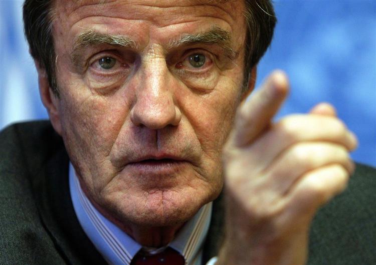 Frankrigs ansigt udadtil bliver den populære venstreorienterede Bernard Kouchner. 