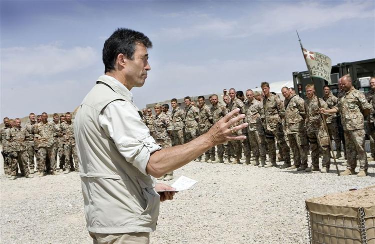 Statsminister Anders Fogh Rasmussen skal sende kampvogne til Afghanistan, mener de danske soldater 