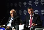 Statsminister Anders Fogh Rasmussen (V) deltager i disse dage i en Mellemøstkonference i Jordan. Til venstre er det den palæstinensiske finansminister Salam Fayyad. 