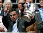 Mourinho med pokalen. 