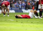 Cristiano Ronaldo og Paul Scholes efter den udmarvende finale, der endte Chelsea-sejr 1-0. 