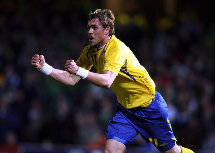 Johan Elmander jubler efter at have scoret for Sverige i en EM-kvalifikationskamp mod Nordirland i marts måned. Den tidligere Brøndby-spiller er usikker til opgøret mod Danmark i Parken den 2. juni. 