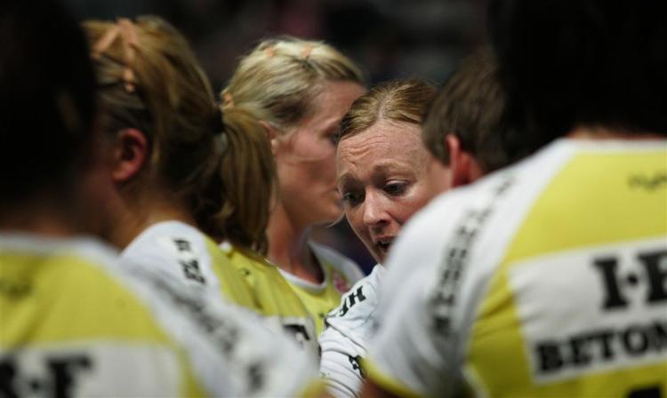 En nedtrykt Karen Broodsgaard efter Ikast-Bordings 10-måls nederlag i EHF Cup-finalen mod Zvezda Zvenigorod i Chekhov, 50 km. syd for Moskva. 