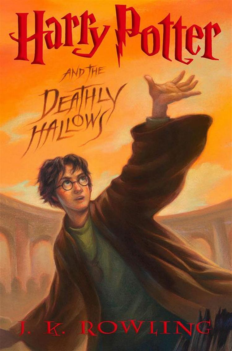 Frimærkerne kommer i forbindelse med udgivelsen af den sidste Harry Potter-bog - som her ses med den kommende amerikanske forside. 