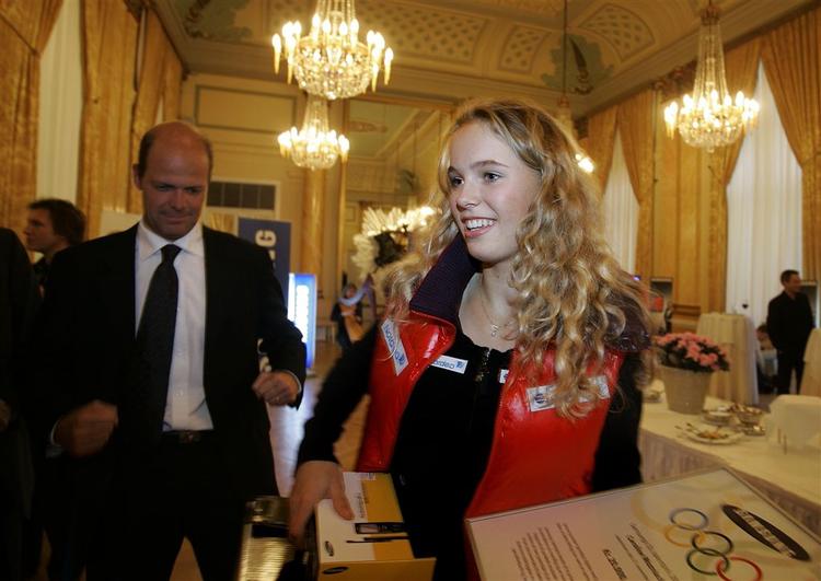 Der er gratis adgang, når Caroline Wozniacki i aften spiller en opvisningskamp i Århus. 