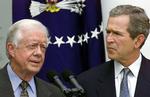 Demokraten Jimmy Carter (tv.) var den 39. amerikanske præsident fra1977 til 1981. Han retter nu en voldsom kritik mod den nuværende, republikanske præsident George Bush. 