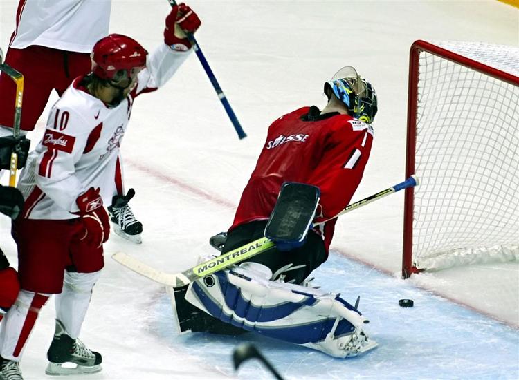 Bo Nordby Tranholm jubler over sit mål mod Schweiz under VM i Moskva. AaB får glæde af den rutinerede spillere i foreløbig tre år mere. 