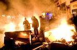 Brændende barrikader, stenkast og molotovcocktails blev af politiet mødt med tåregas og kontante anholdelser under optøjerne efter rydningen af Ungdomshuset på Nørrebro. 
