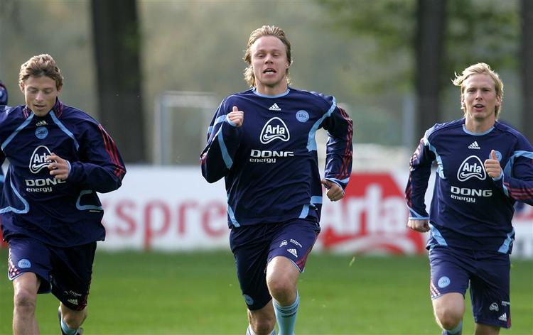 Martin Laursen (i midten) skal igen træne med anfører Jon Dahl Tomasson og Christian Poulsen. 