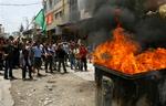 Demonstrationer i Ein el-Hilweh flygtningelejren i Libanons sydlige havneby Sidon. Demonstranterne protesterer mod hærens bombardement mod en flygtningelejr i den nordlige by Tripoli. 