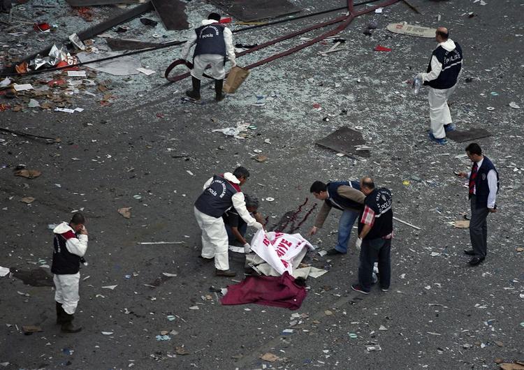 Seks blev dræbt og 80 såret, da en bombe eksploderede i Ankara i dag. 