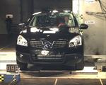 Nissan Qashqai udsættes her for en kollision fra siden. Det klarede den uden problemer. Foto: Euro NCAP 