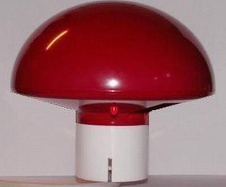 Den ligner en almindelig knop til flagstangen, men indeni gemmer der sig en antenne, der kan modtage både analoge og digitale tv- og radio-signaler. 