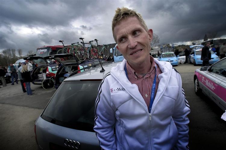 Brian Holms epo-indrømmelser får ikke umiddelbart konsekvenser for hans job som sportsdirektør på T-Mobile. 