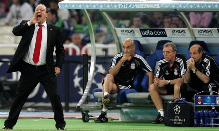 Rafael benitez råbte forgæves onsdag aften i Athen. Efter tre vundne finaler i træk tabte han, da Liverpool mødte AC Milan. 