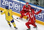 Kirill Starkov kan endelig juble over, at NHL-kontrakten er i hus.Her fejrer han en dansk scoring mod Sverig under VM i Moskva. 