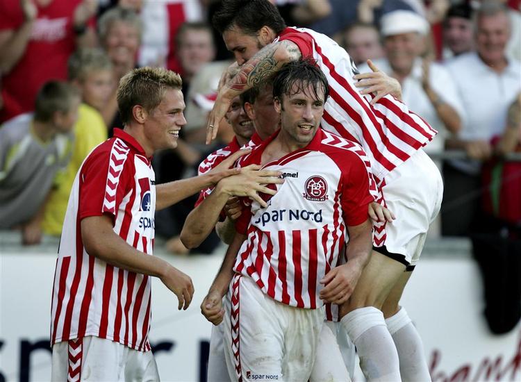 AaB's Rade Prica jubler efter at have scoret mod Viborg. 