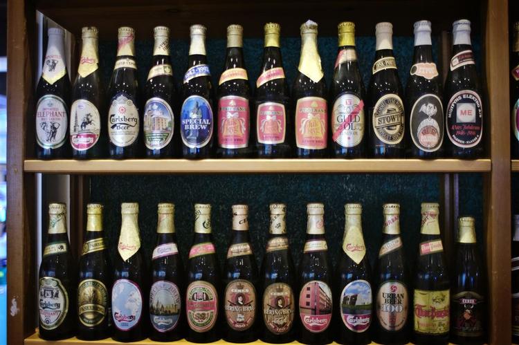 Der skal ikke advarsels-etiketter på danske øl- og spiritusflasker, siger Bryggeriforeningen. 