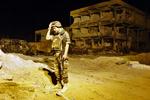 Italiensk soldat foran raseret barak i Irak. Torino-imam roste angrebet fra oprørerne. 