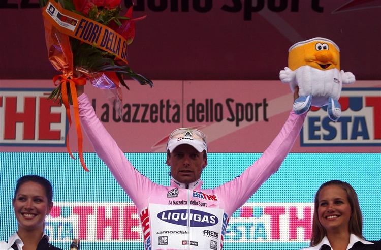 Danilo Di Luca hoverer over for konkurrenterne på den sidste hviledag i Giro d'Italia 