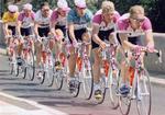 Telekoms hold ved Tour de France 1996. Det er Mario Kummer lige foran Bjarne Riis i gult. 