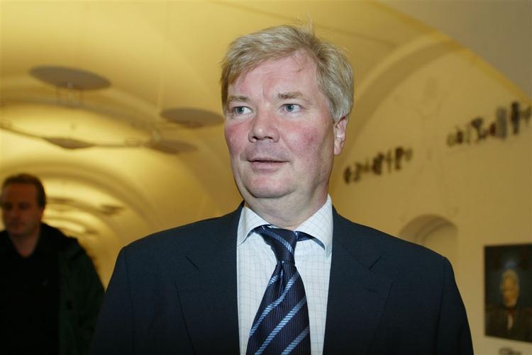 Venstres folketingsmedlem Eyvind Vesselbo afviser, at han melder sig ud af partiet i dag. 