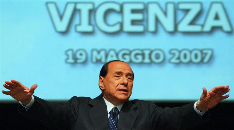 Berlusconi: Prodi og hans regering må gå af. 