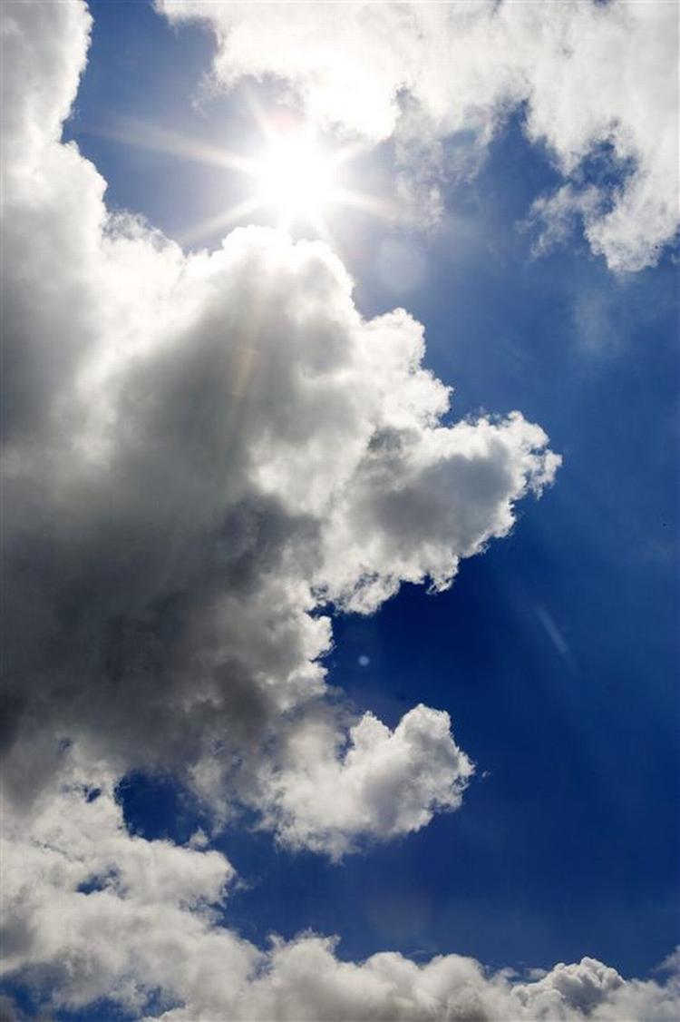 Søndagen vil solen kigge frem, og DMI lover temperaturer på op til otte grader. 