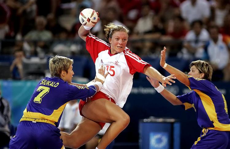 Katrine Fruelund blev dansk topscorer med 9 mål, da Danmark besejrede Ukraine 29-20 i OL-semifinalen i 2004. 