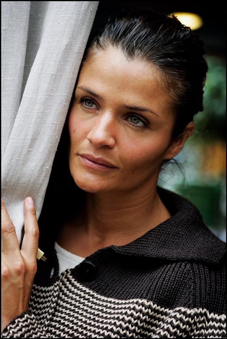 Svenskerne taber forhåbentligt i morgen aften, så Danmark kan komme til EM i 2008. Men indtil da må vi trøste os med Helena, øl og wienerbrød. 