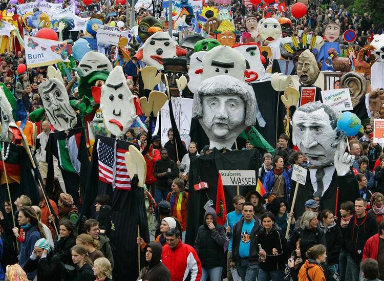 Demonstrationen i Rostock. Arrangørerne har forventet op imod 100.000 mennesker på gaden. 