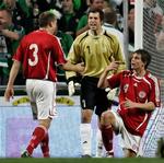 Vi vil have Danish Dynamite, men kun som forsvarsmur. Fremad banen er vi vilde med de svenske superbombere. 