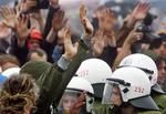 Politi og demonstranter stødte sammen ved lørdagens demonstration i Rostock forud for G8-topmødet. 