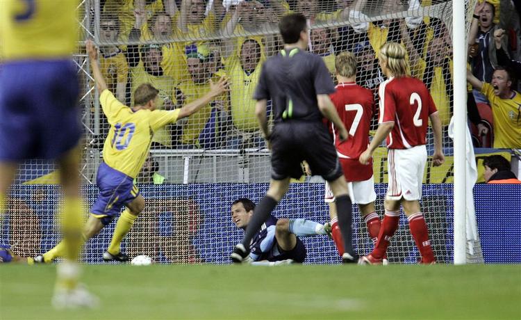 Sverige scorer til 3-0 i Parken. 