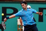 Federer, der har indtaget ATP-ranglistens førsteplads siden februar 2004, skal møde Tommy Robredo fra Spanien i kvartfinalen. 