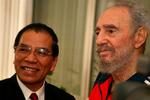 Castro ses her under et møde med lederen af det vietnamesiske kommunistparti, Nong Duc Manh, 2. juni. Nu har den cubanske leder også vist sig frisk nok til et interview på tv. 