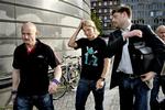 Sikkerhedsvagter omkring Danmarks mest omtalte fodboldspiller, Christian Poulsen. 