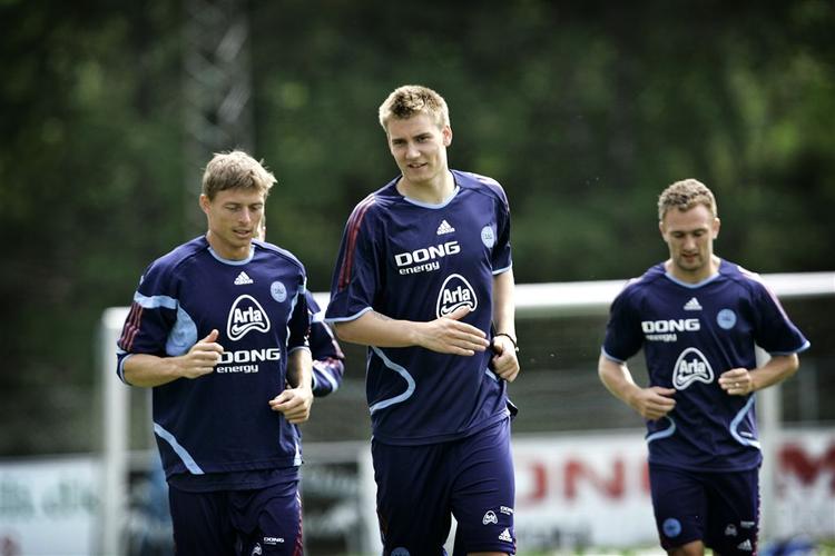 Jon Dahl og Nicklas Bendtner. Begge er med fra start mod Letland. 