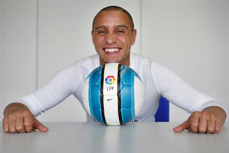 Efter elleve sæsoner i Real Madrid skal Robert Carlos næste sæson til Tyrkiet. 
