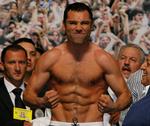 Nummer to på listen over de 50 bedst tjenende amerikanske sportsstjerner er bokseren Oscar De la Hoya. Kun én kvinde er med på listen. 