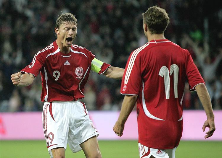 Jon Dahl Tomasson og Dennis Rommedahl har spillet omkring 50 landskampe sammen. Nu sættes de i forbindelse med en græsk storklub. 