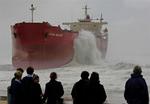 Der var ingen danskere ombord på det danske skib Pasha Bulker da det i morges gik på grund ud for den australske østkyst. 