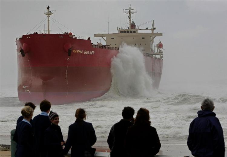 Der var ingen danskere ombord på det danske skib Pasha Bulker da det i morges gik på grund ud for den australske østkyst. 