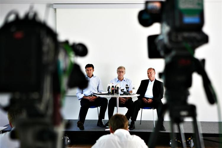 PÅ et pressemøde fortalte DBU's generalsekretær, Jim Stjerne Hansen, at Esbjerg er den eneste mulighed, hvis Danmark skal spille sine næste fire hjemmelandskampe 250 km fra Parken. 