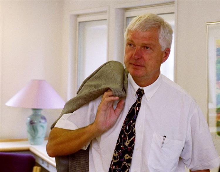 Kommunerne mangler milliarder og pengene skal på bordet for at en aftale kommer i hus, siger KL-formand Erik Fabrin. 