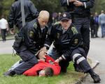 Politiet var i 2004 parat under kampen mellem AGF og Viborg og anholdt her en af de ekstremistiske AGF-fans fra White Pride. 