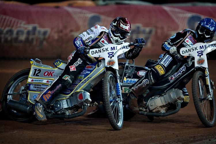 Bjarne Pedersen fra Danmark vandt heat 7 efter at være disket i tredje heat. 