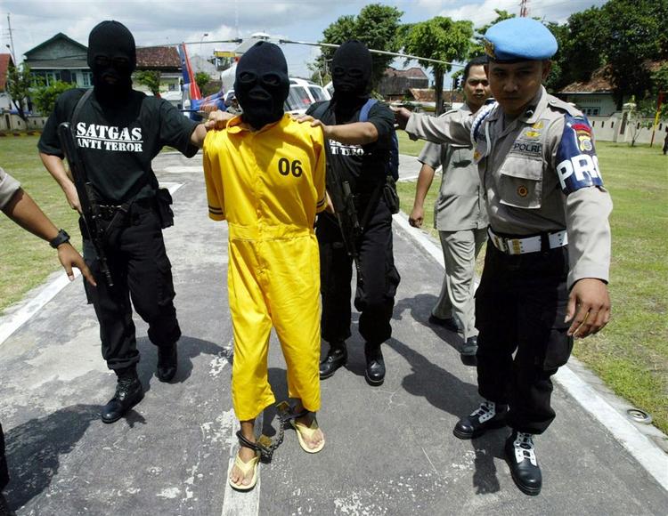Den muslimske gruppe Jemaah Islamiyah, med stærke forbindelser til al-Qaida, smuldrer. I april fangede det indonesiske politi syv terrormistænkte. Nu har de fanget lederens højre hånd. 
