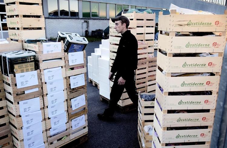 Aarstiderne har stor succes med at levere frugt og grønt til døren. Det kunne supermarkederne lære noget af, mener detailhandelsekspert. 