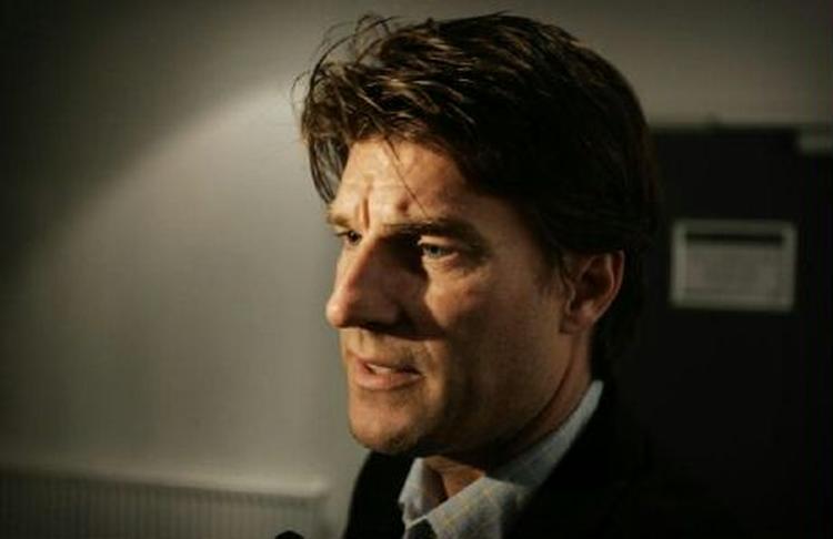 Michael Laudrups samarbejdspartner Erik Larsen ser på egnede emner til et kommende Laudrup-hold. 